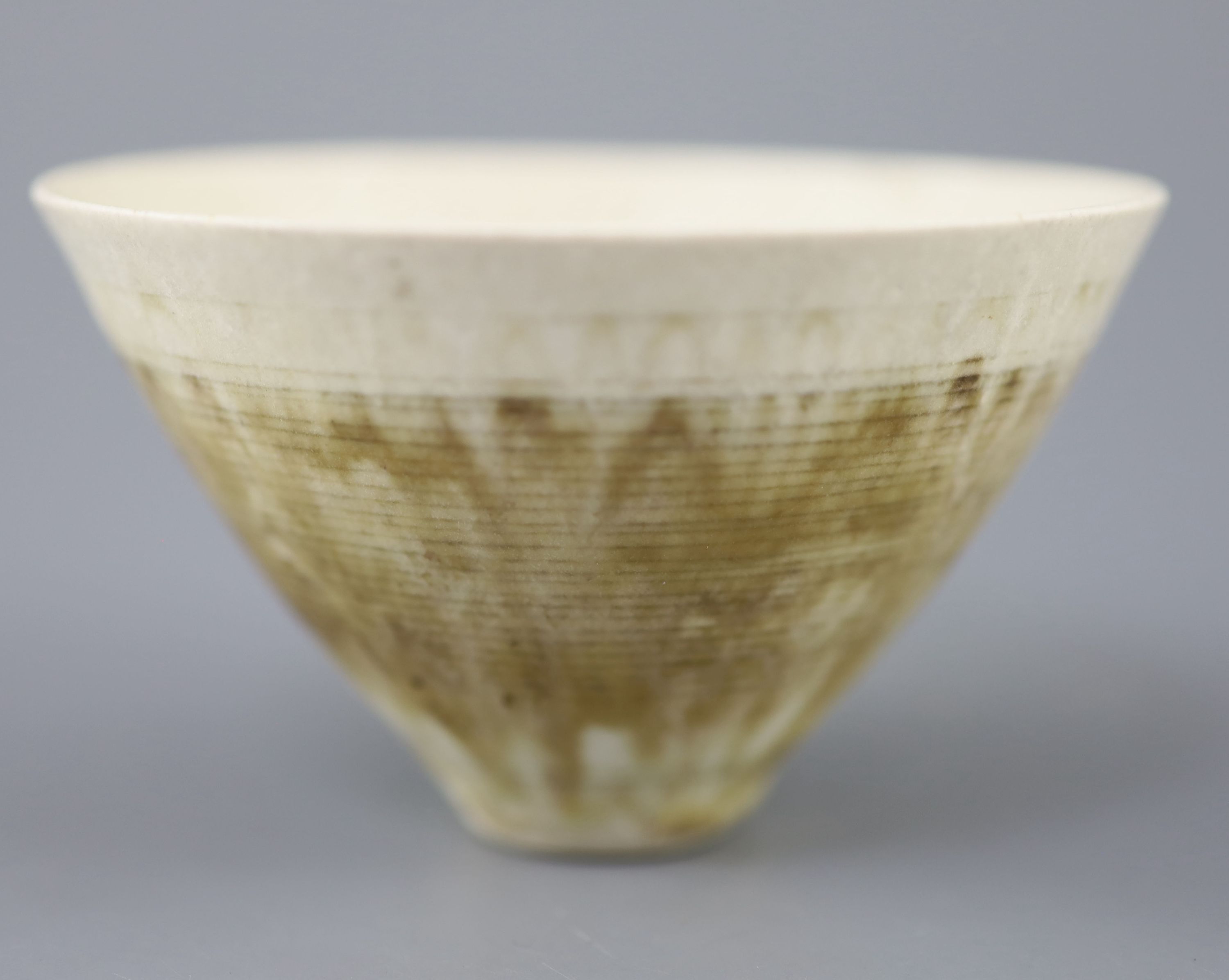 Dame Lucie Rie (1902-1995). A finely potted conical bowl, 10.7cm wide 6.5cm high